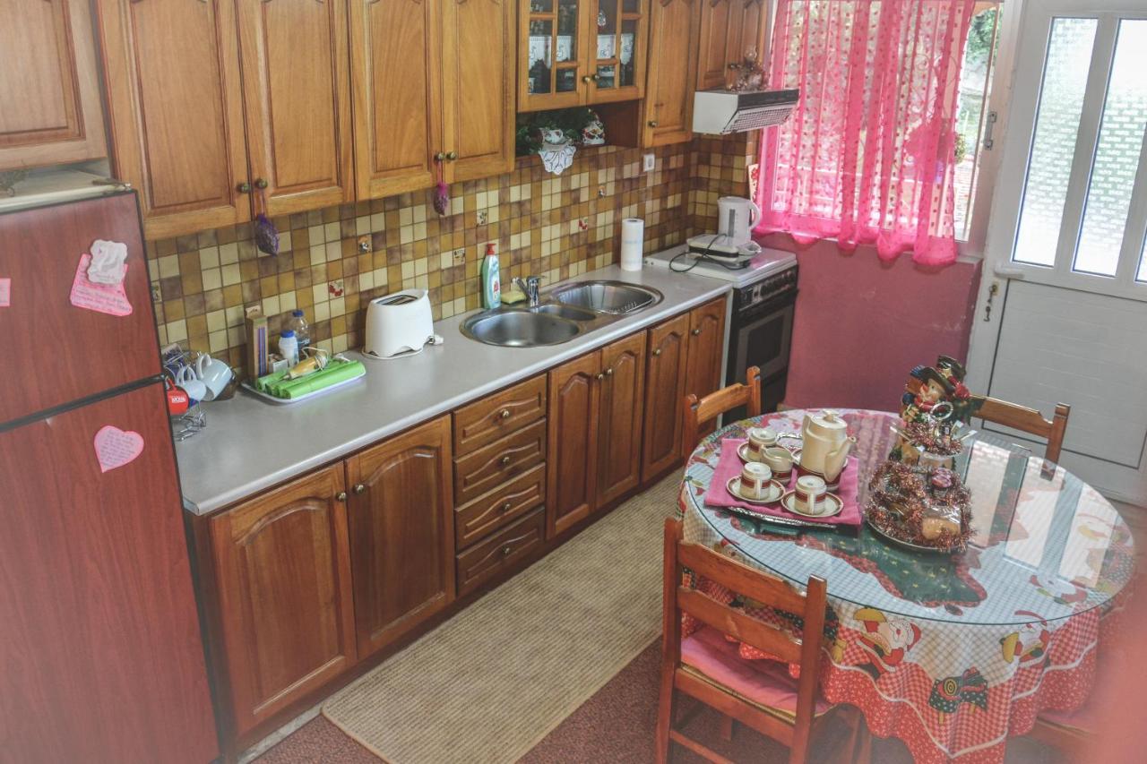 Georgia'S Village House Kondostavlos Esterno foto
