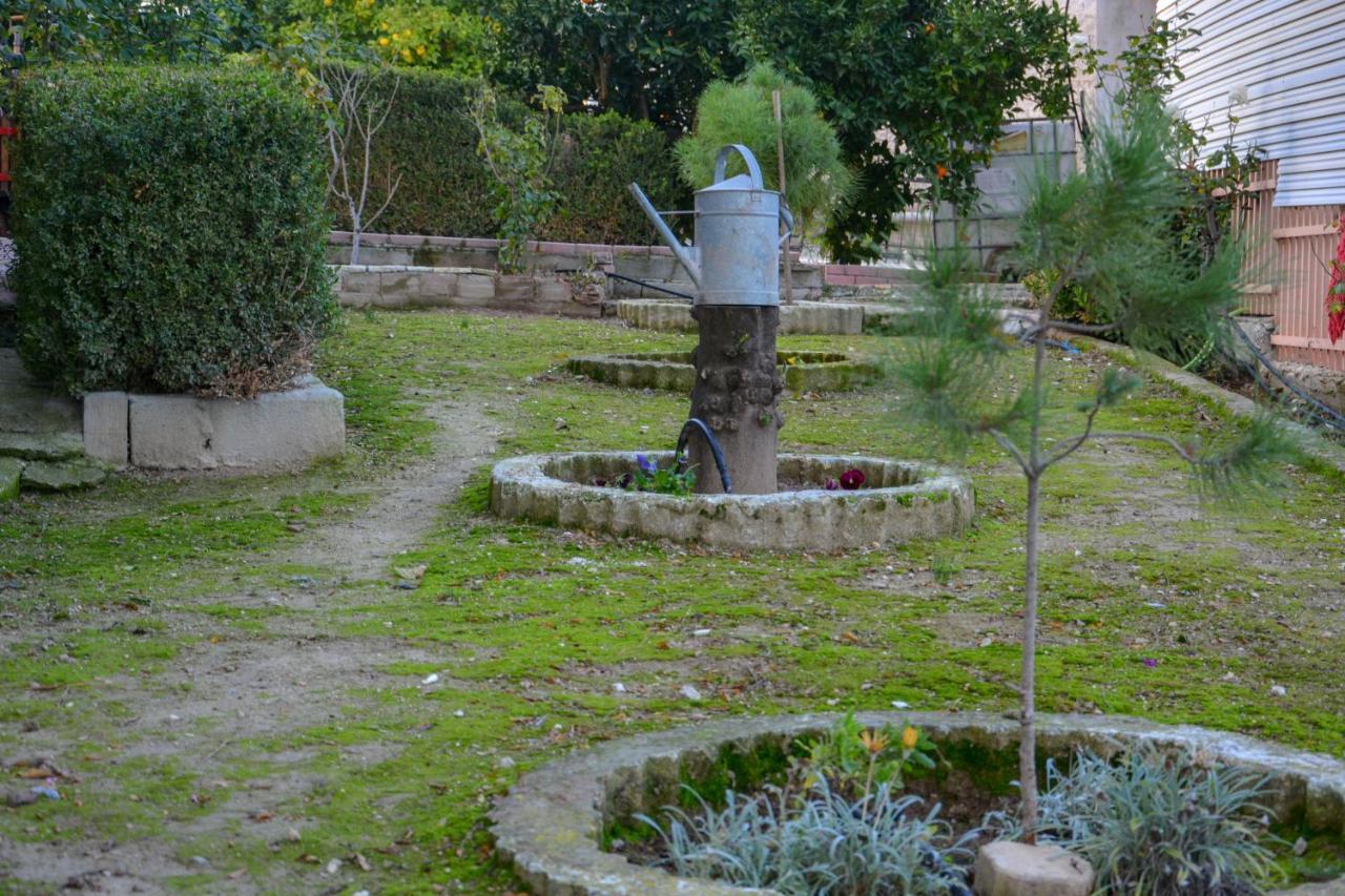 Georgia'S Village House Kondostavlos Esterno foto